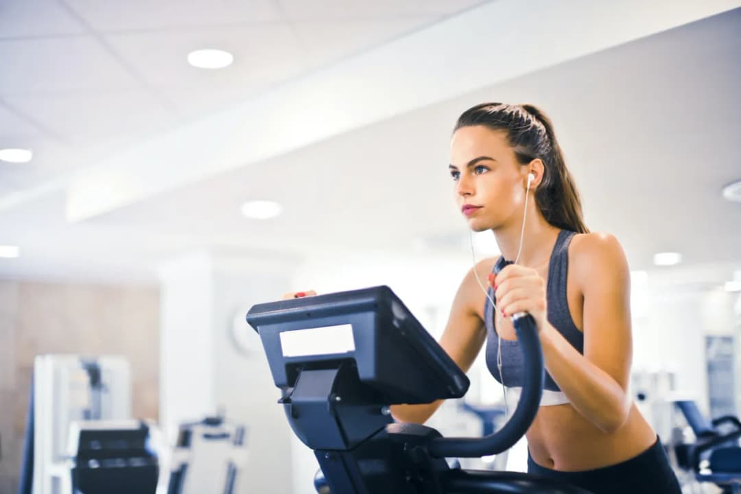 Ile kcal spala cardio? Poznaj sekrety efektywnego spalania kalorii