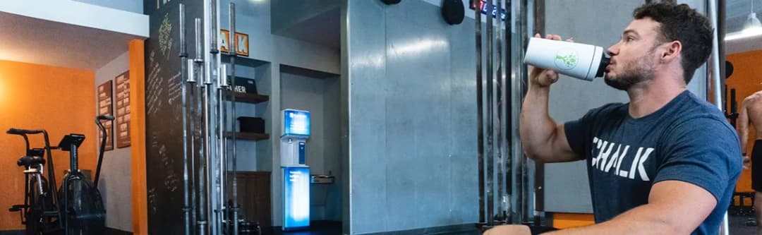 Co pić podczas treningu, aby uniknąć odwodnienia i poprawić wyniki