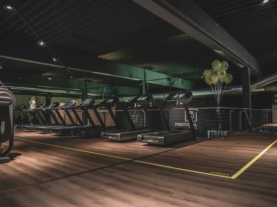 Jak prawidłowo chodzić na bieżni, aby uniknąć błędów i kontuzji Jak prawidłowo chodzić na bieżni, aby uniknąć błędów i kontuzji