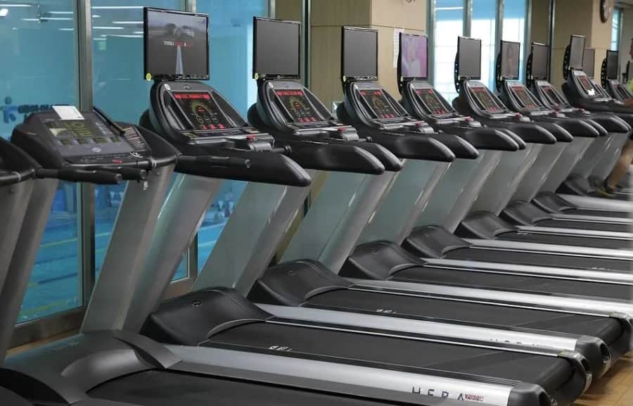 Czy bieżnia odchudza brzuch? Sprawdź, jak skutecznie spalić tłuszcz