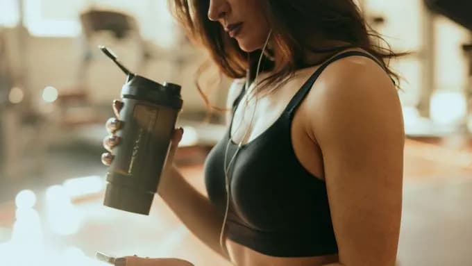 Białko przed czy po treningu redukcja - co wybrać dla lepszych efektów?